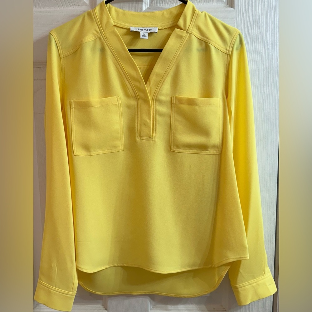 Nine West Yellow V-Neck Blouse Women’s Petite Small NWT